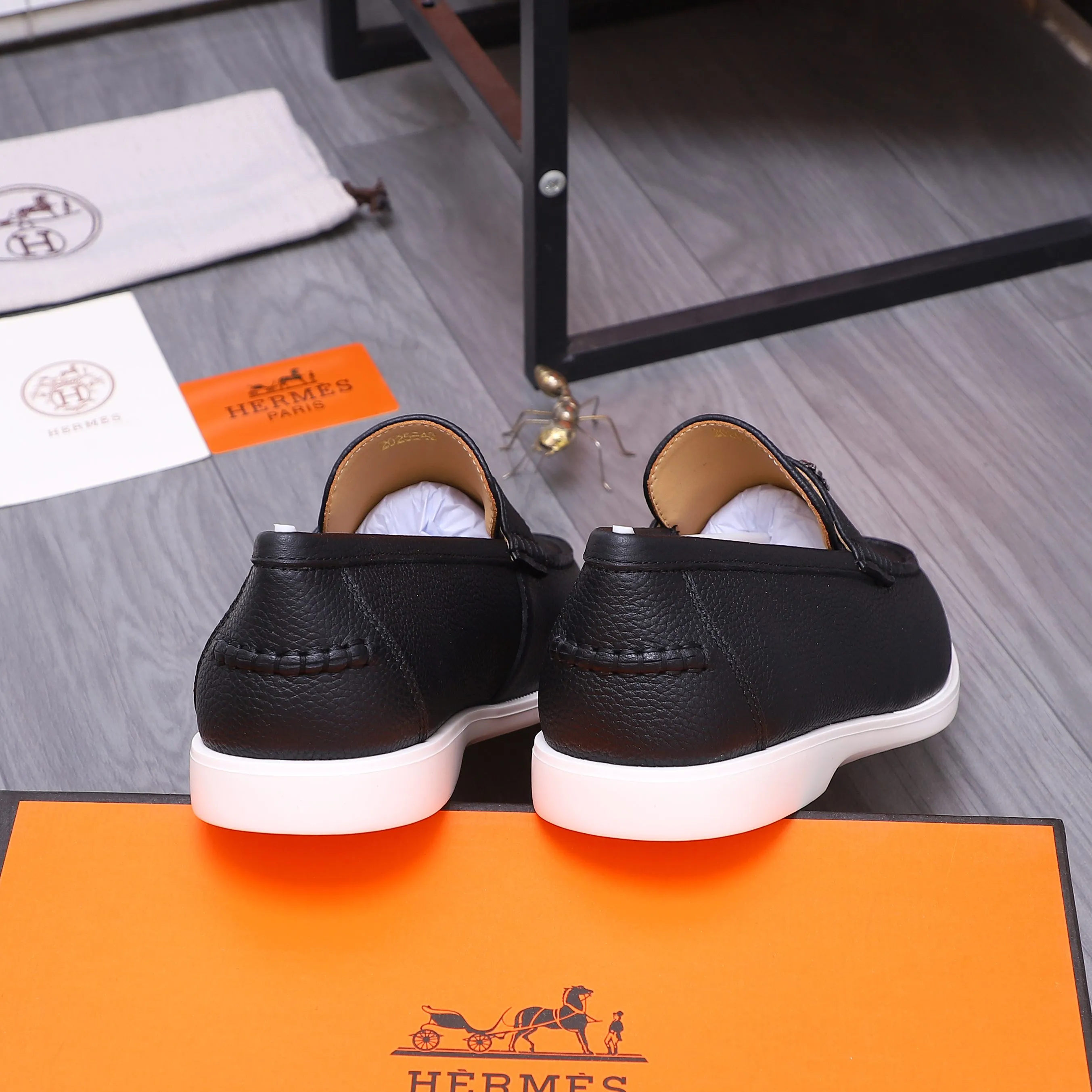 Men's shoes 💰p560 Product trademark: HERMES "Hermes" casual slip-on men's shoes. Regular size: 38-46 (45.46 is custom-made and non-returnable) Product materials: Selected pebbled cowhide upper, cowhide lining, original foam rubber ultra-light sole